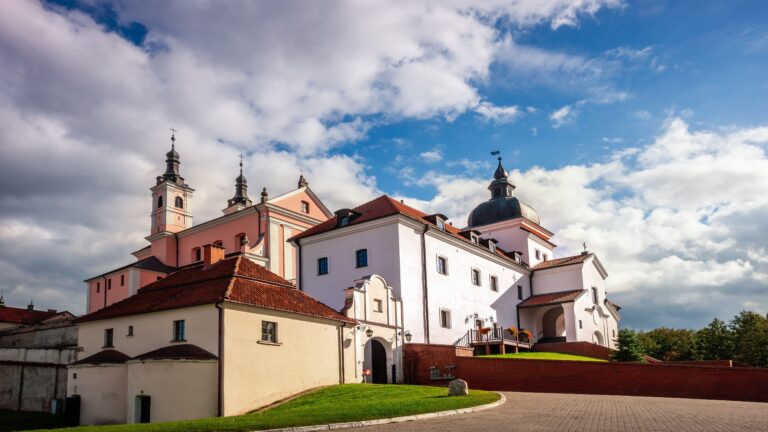 Klasztor nad jeziorem Wigry