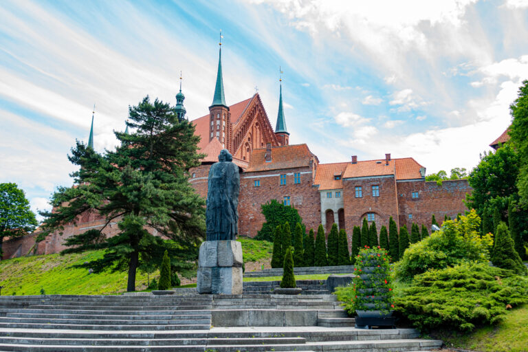 Pomnik Mikołaja Kopernika we Fromborku