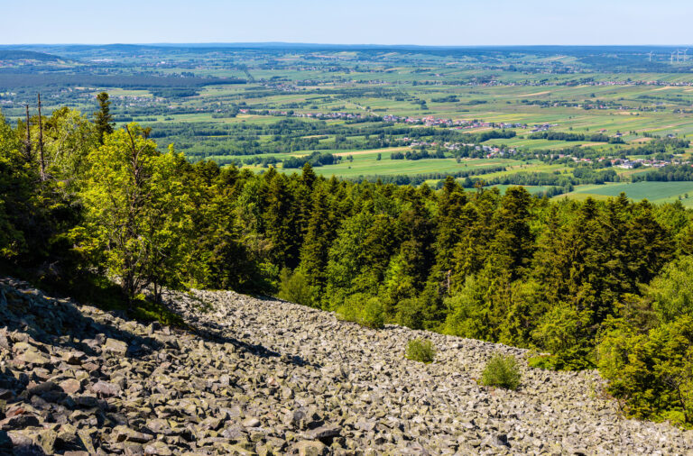Panorama gór Świętokrzyskich niedaleko Nowej Soli